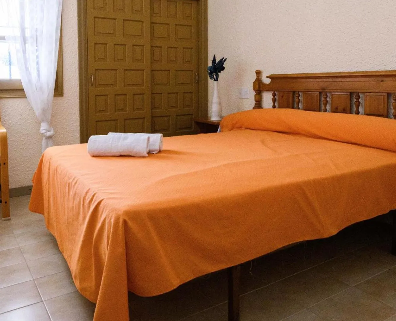 Casas Blancas Parque Montroig contacts